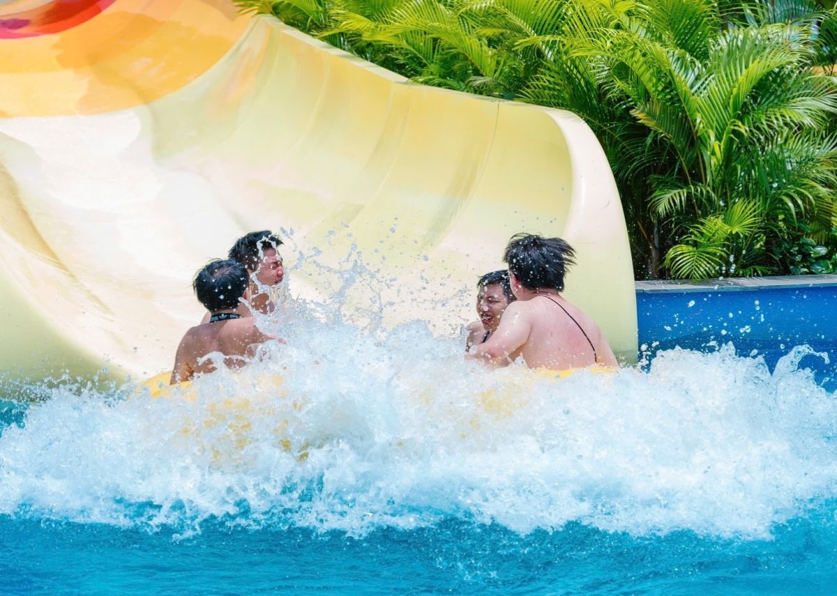 Vui chơi ở VinWonders Wave Park & Water Park