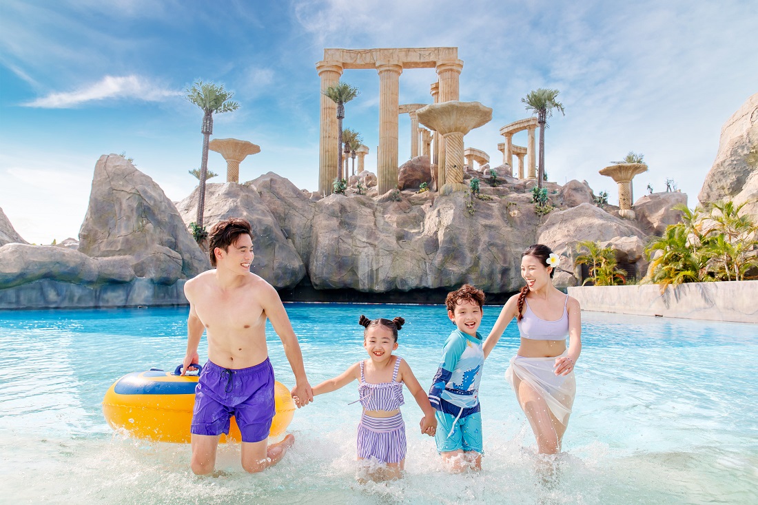 Dive into fun and excitement at VinWonders Wave Park & Water Park