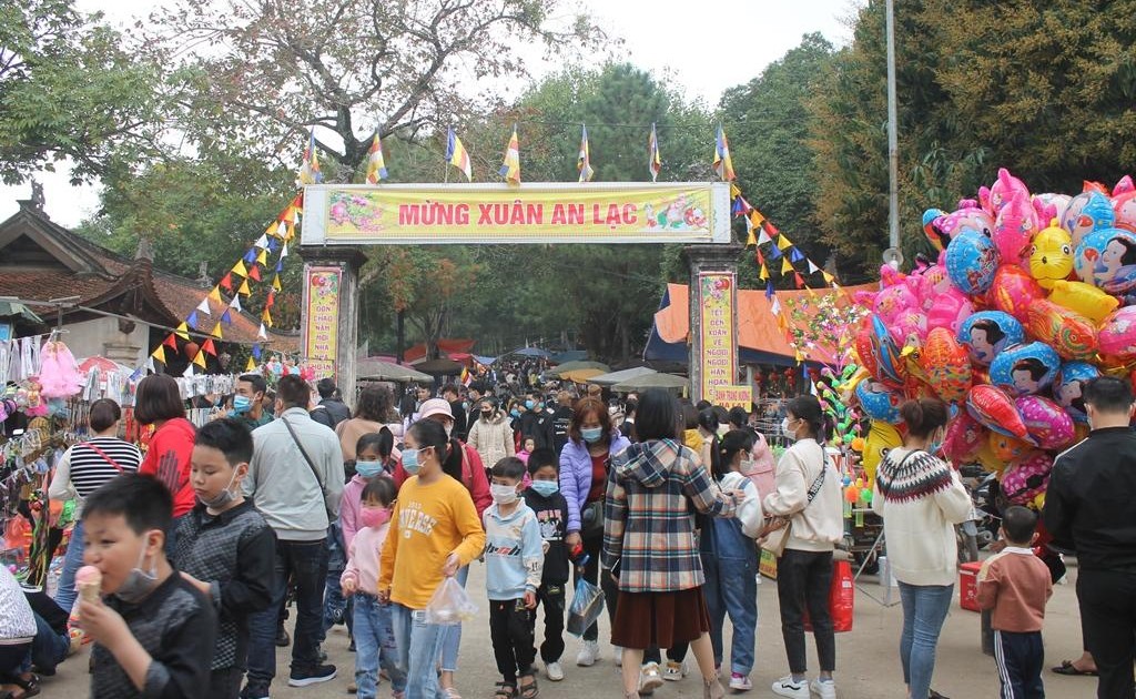 Experience the vibrant Festival of Tram Gian Pagoda