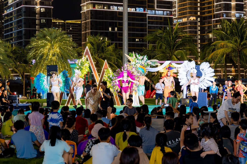 Fantastic minishows in Grand Park