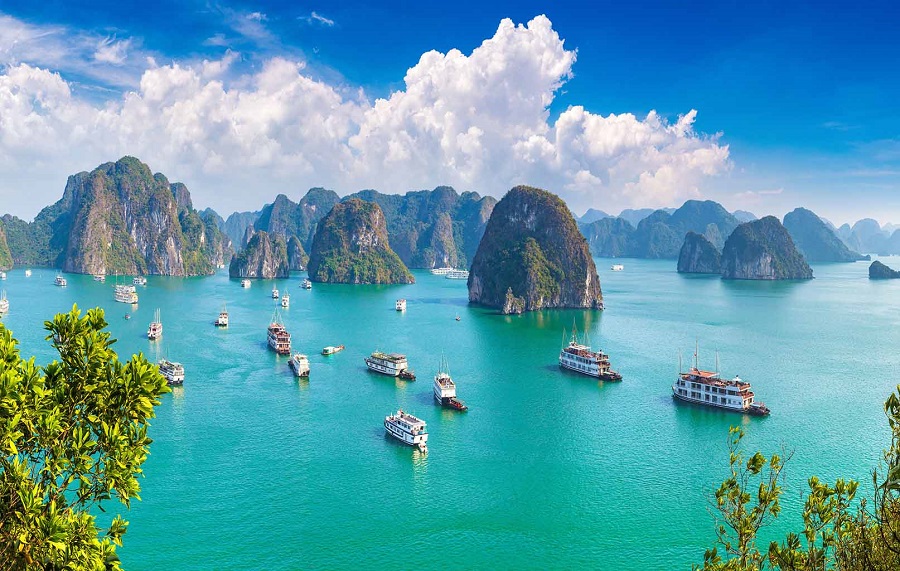 Few landmarks in Southeast Asia surpass the beauty of Ha Long Bay