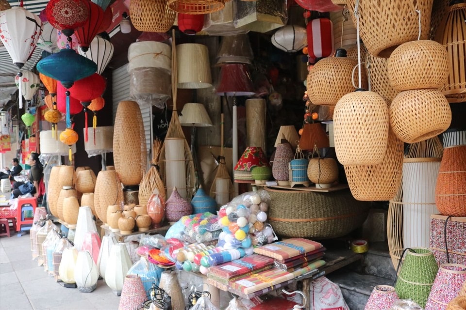 Handicrafts are top shopping items in Vietnam