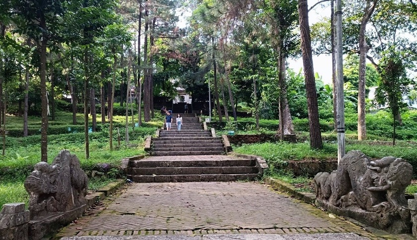 Peacefully embrace tradition and serenity while exploring Tram Gian Pagoda