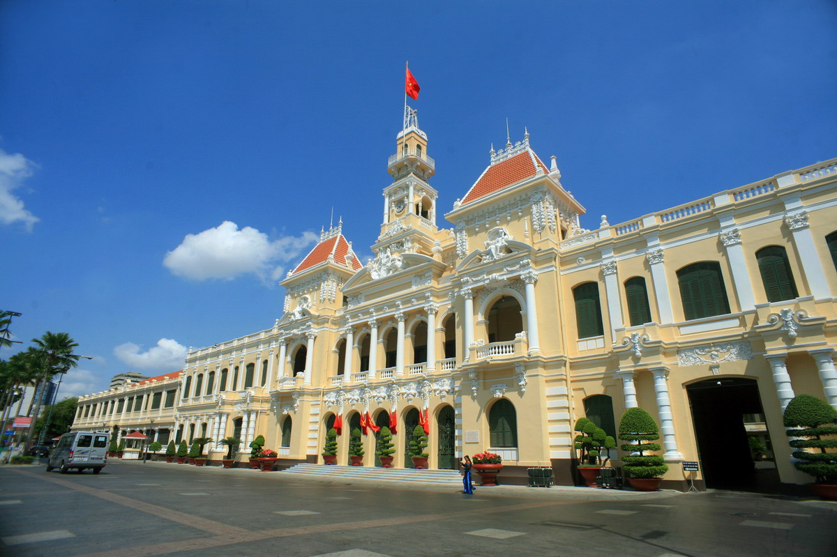 Snap photos of the iconic People’s Committee Building