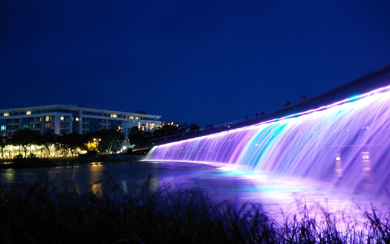 Starlight Bridge dazzles with colorful LED lights