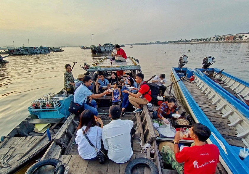 The unique floating market in Long Xuyen