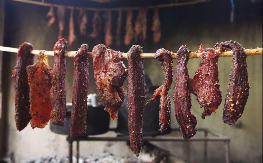 Thit trau gac bep shows the way people in Northwest Vietnam store food