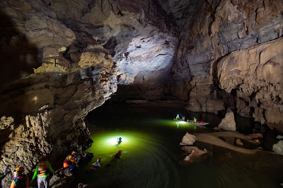 Tu Lan Cave tour