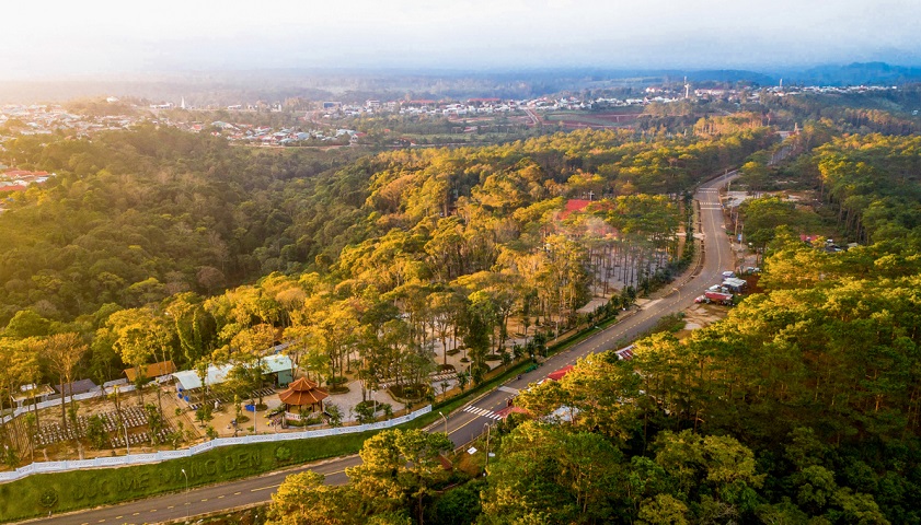 Vietnam Central Highlands You have several choices to reach the Vietnam Central Highland