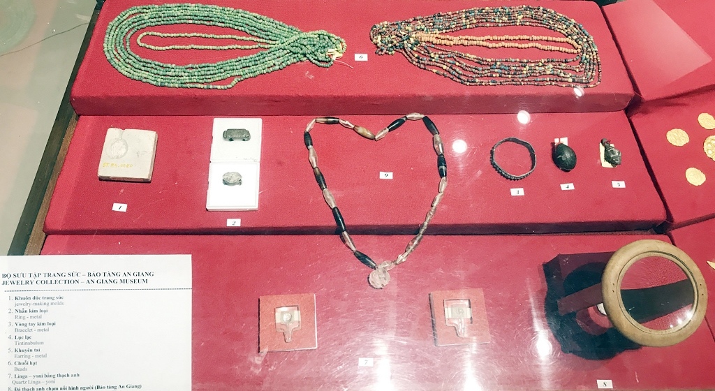 Bộ sưu tập trang sức Óc Eo Ba Thê