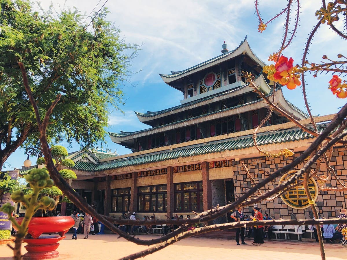 Chùa Bà Châu Đốc Cận cảnh kiến trúc chùa Bà Châu Đốc