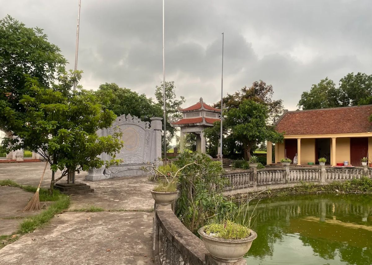 Cảnh quan tại đền thờ Lệ Chi Viên