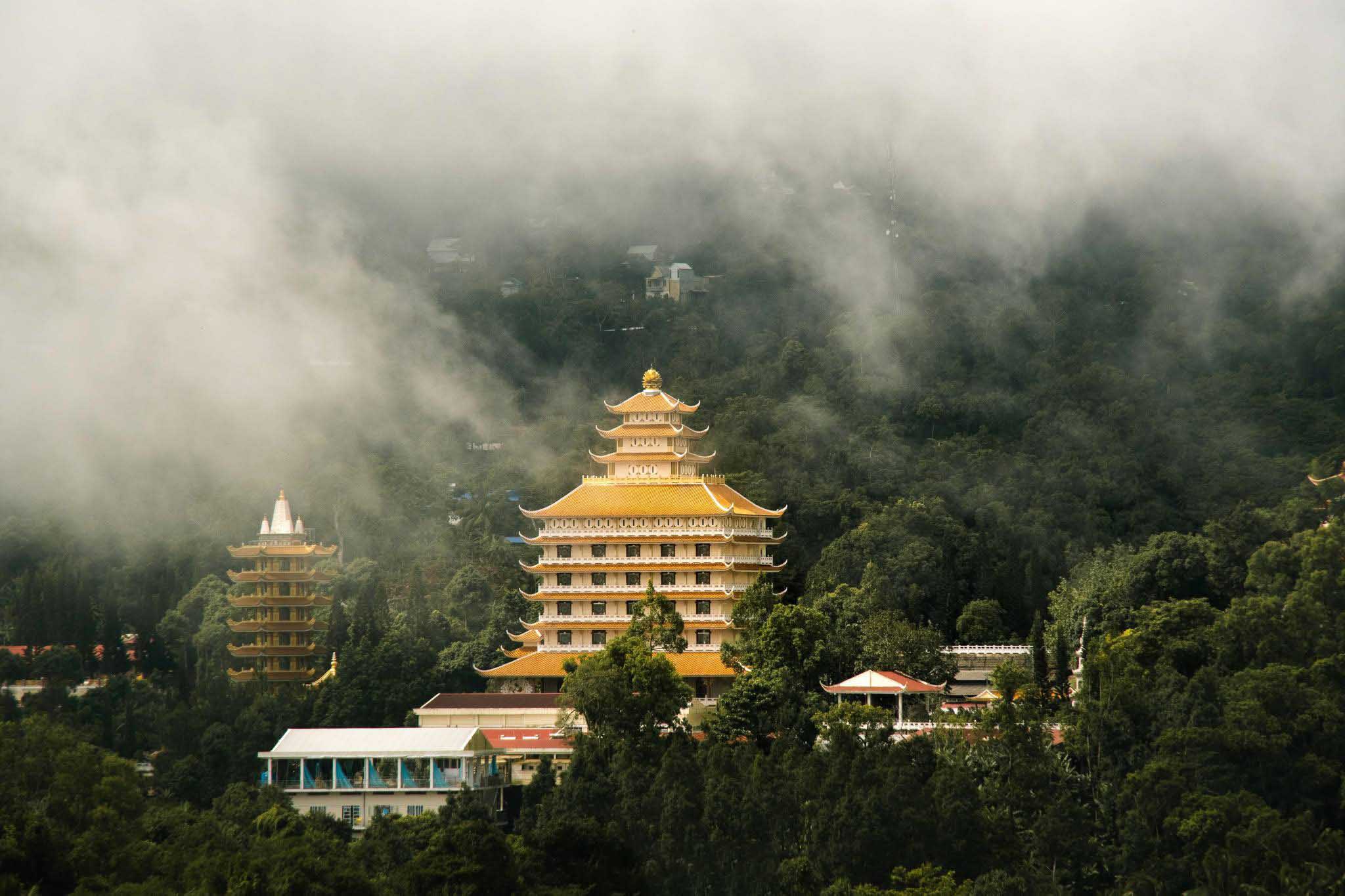 Cảnh sắc chùa Vạn Linh