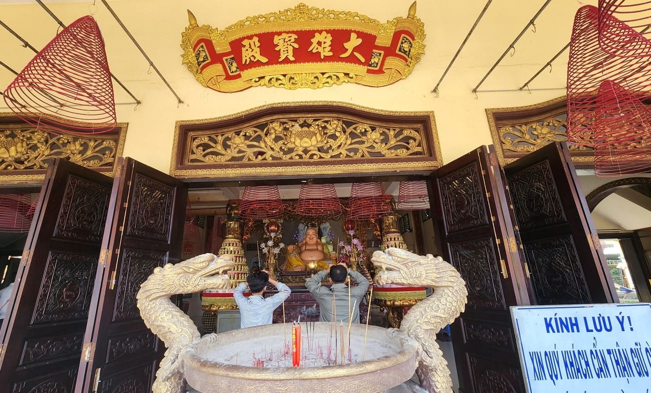 Chùa Huỳnh Đạo chiêm bái ở chùa Huỳnh Đạo