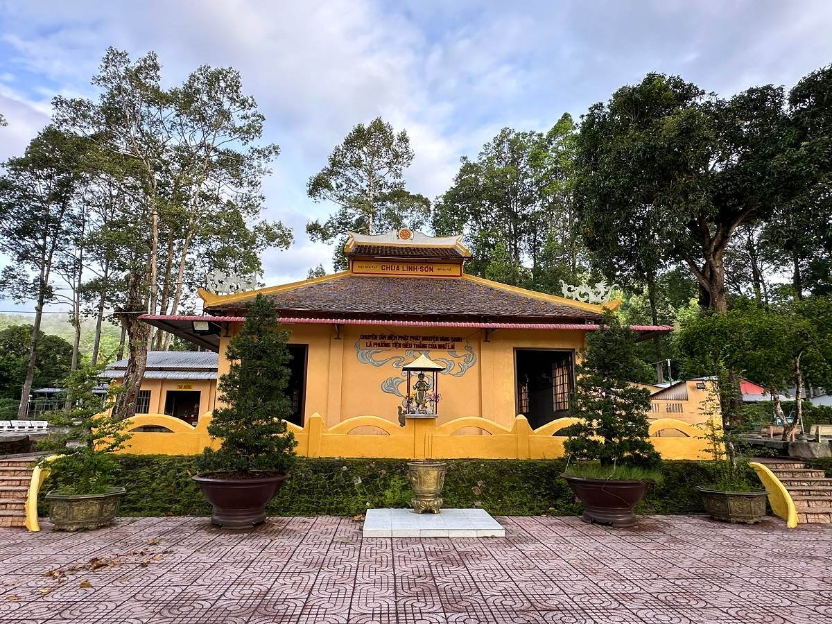 Chùa Linh Sơn Óc Eo Thoại Sơn An Giang