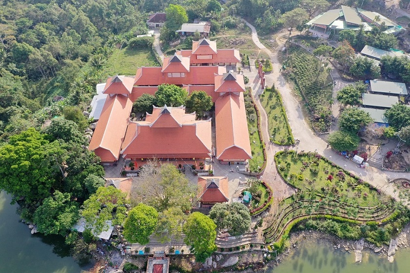 Chùa Phật Lớn núi Cấm