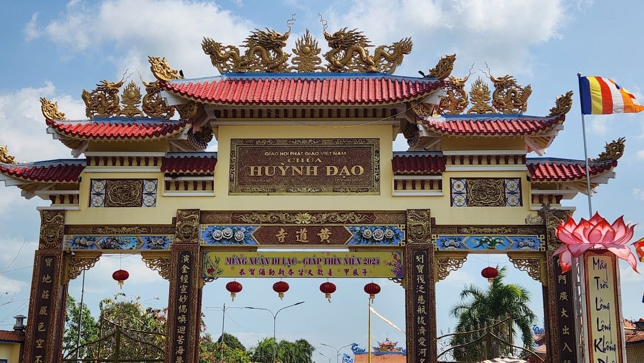 Chùa Huỳnh Đạo cổng chùa Huỳnh Đạo