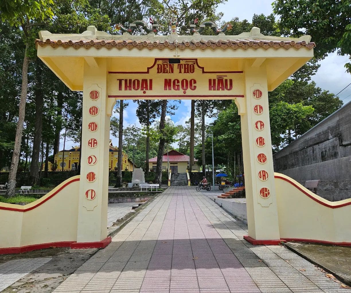 Đền thờ Thoại Ngọc Hầu Núi Sập An Giang