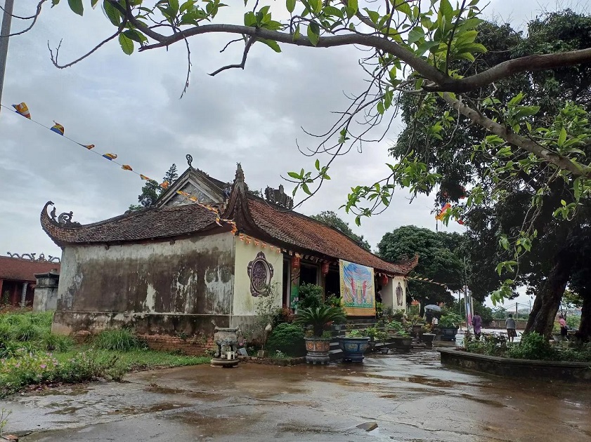 Bên ngoài chùa Đại Bi Bắc Ninh