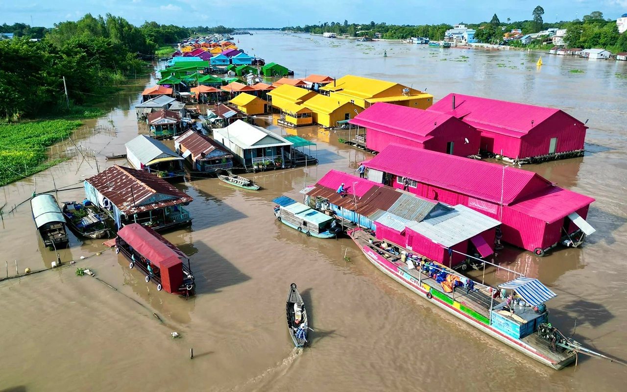Làng bè nổi Châu Đốc