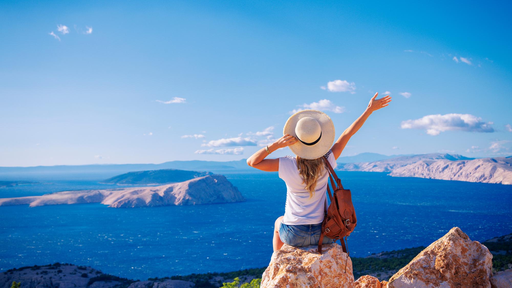 solo travel tips banner