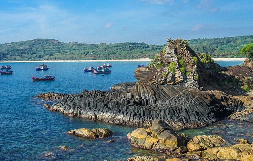 Bà bầu nên đi du lịch ở đâu Tham quan gành Đá Đĩa Phú Yên