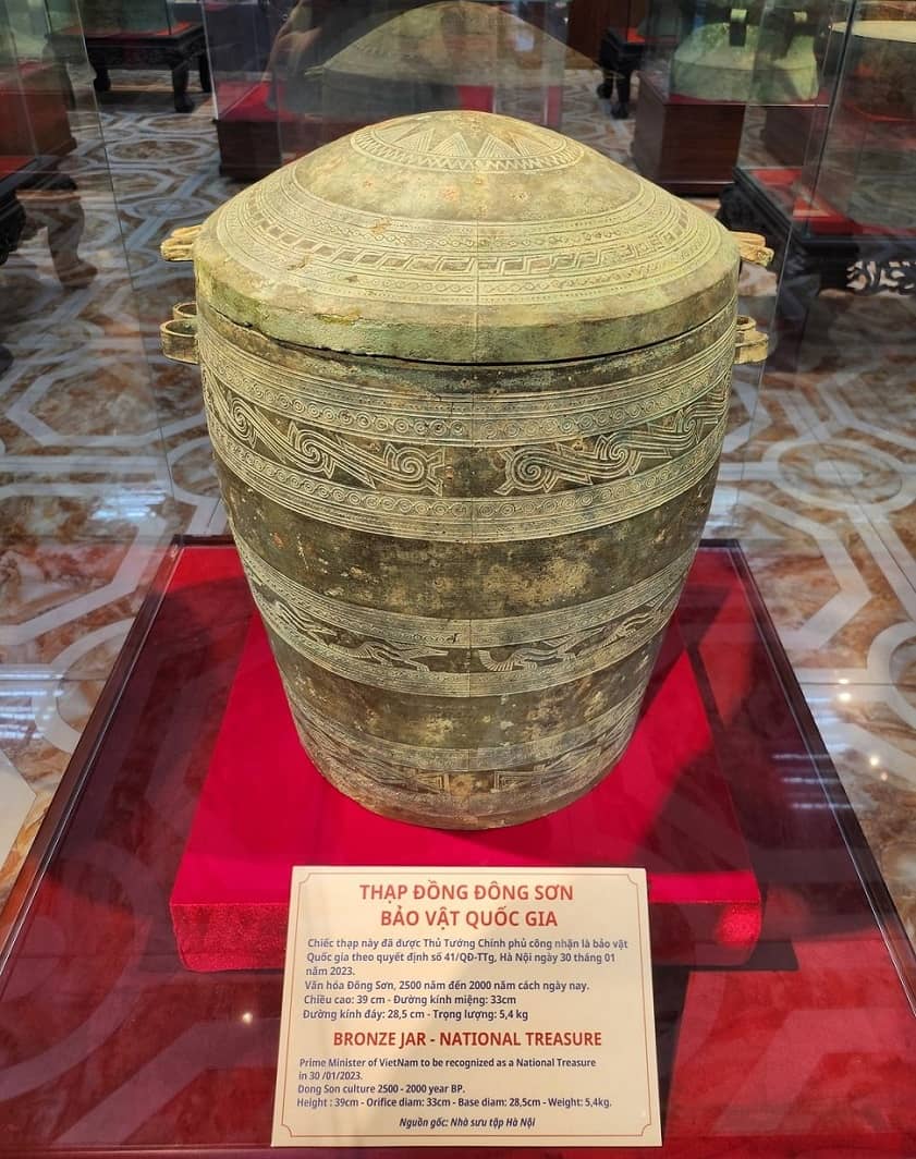 Thạp đồng Đông Sơn Bảo tàng Hoàng gia Nam Hồng