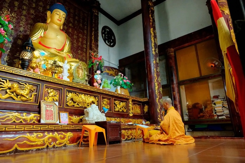 Trị liệu âm thanh Trị liệu bằng tụng kinh