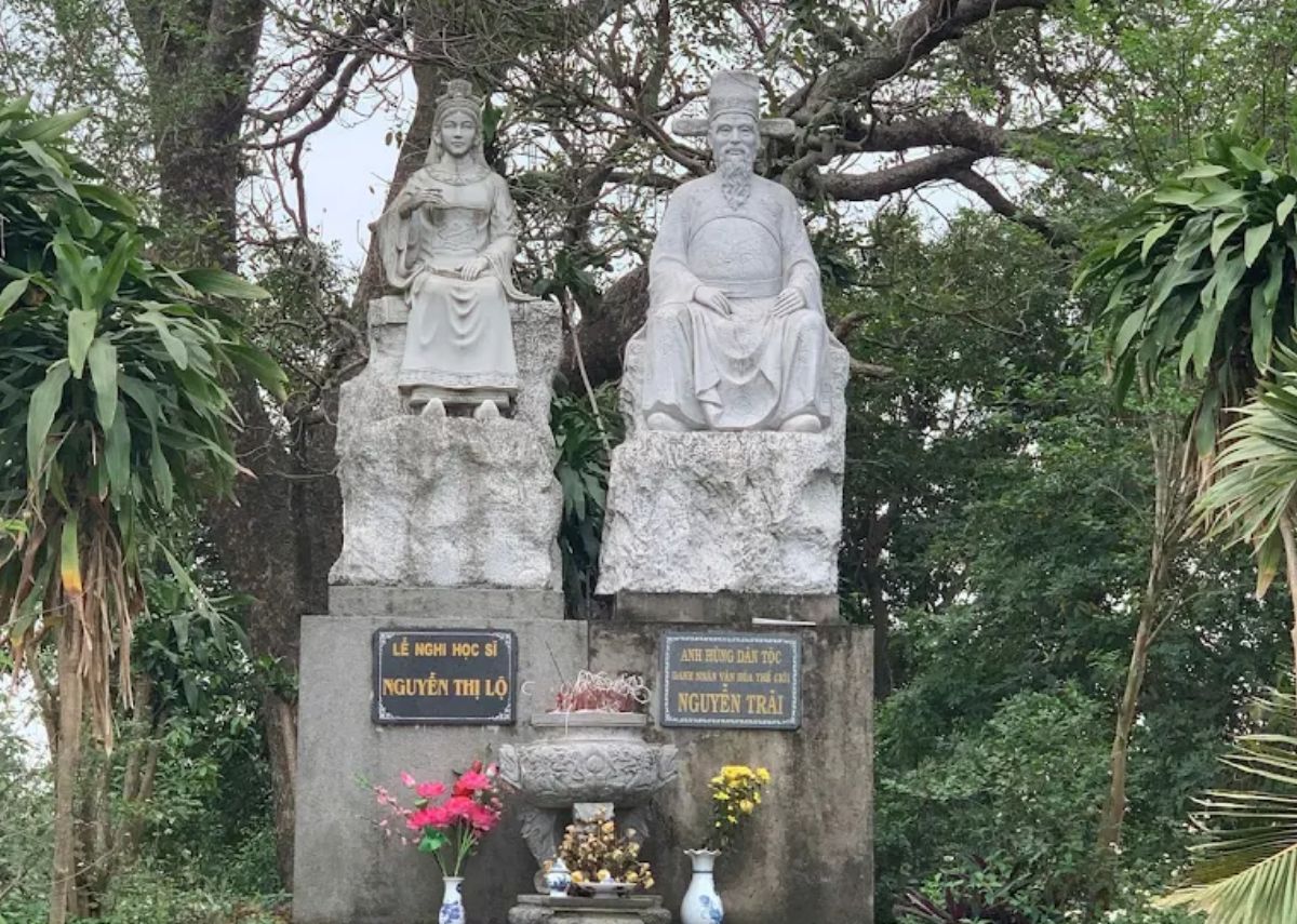 Tượng Nguyễn Trãi và Nguyễn Thị Lộ