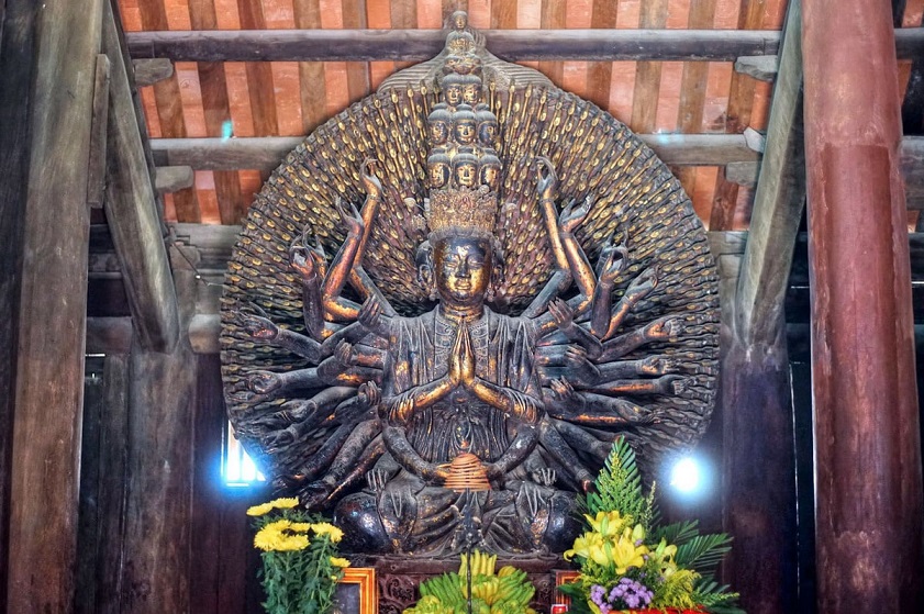 Tượng Phật Bà Quan Âm chùa Bút Tháp