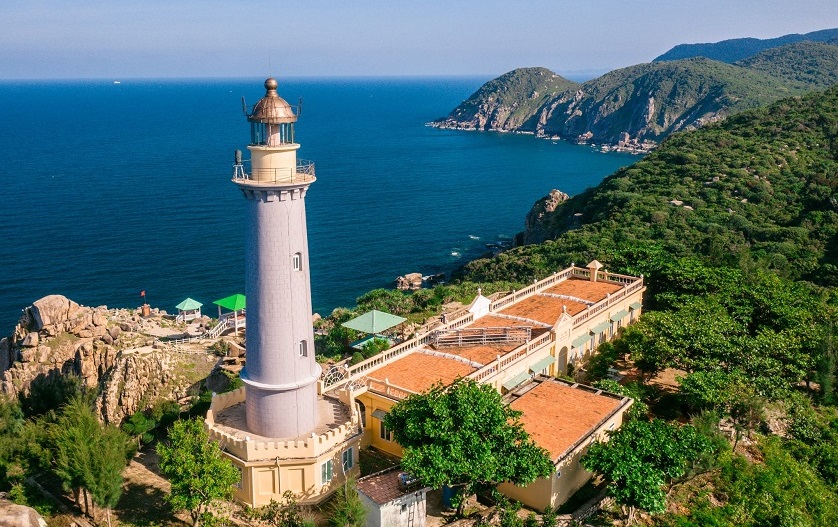 April in Vietnam April in Vietnam offers a perfect balance of good weather and vibrant landscapes