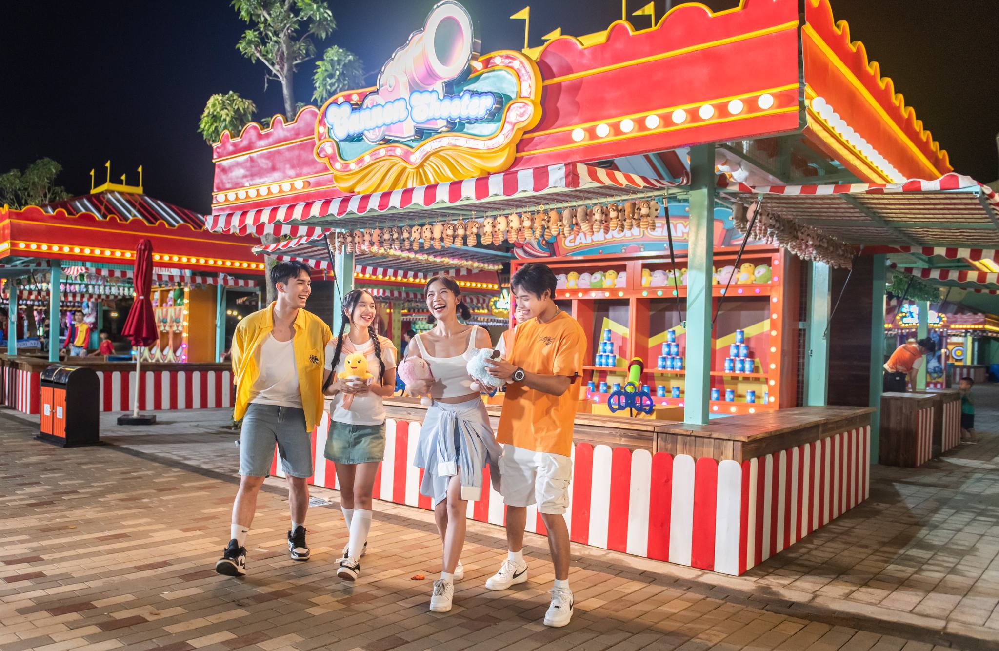 Enjoy fun games at VinWonders Cua Hoi