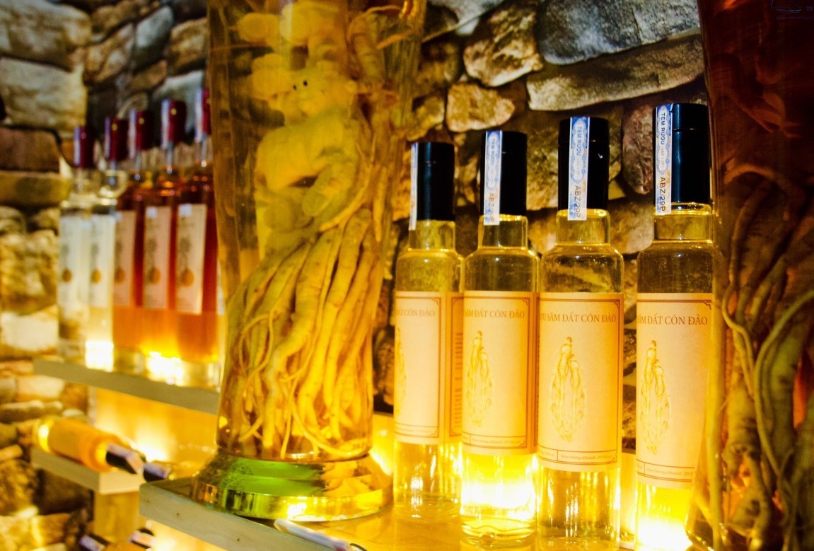 Things to do in Con Dao Shop for local specialties at Con Dao Market