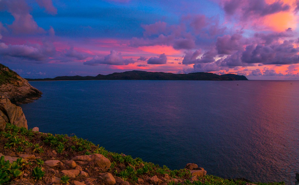 Things to do in Con Dao Watching dawn break over the ocean is one of the calmest things to do in Con Dao