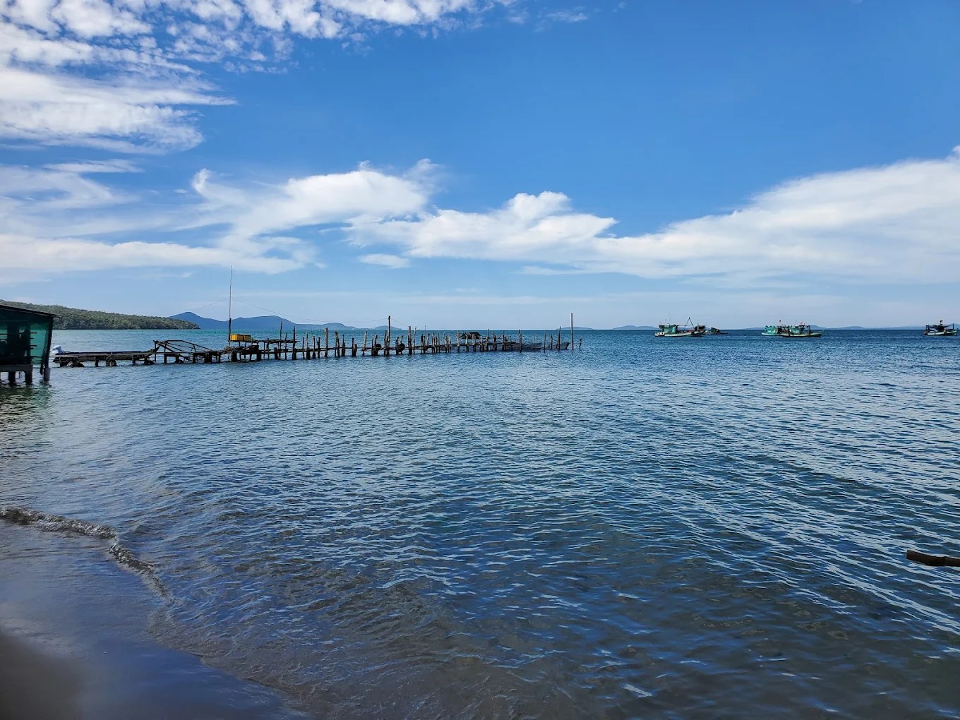 Biển ở làng chài Rạch Tràm