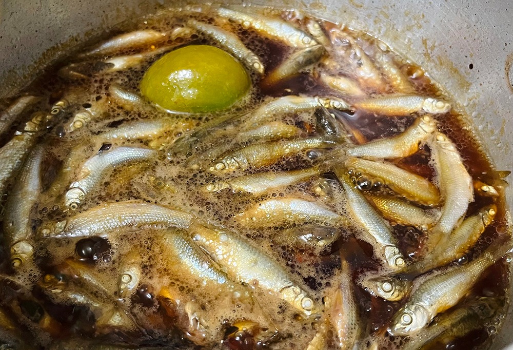 Cá linh kho trái bứa An Giang