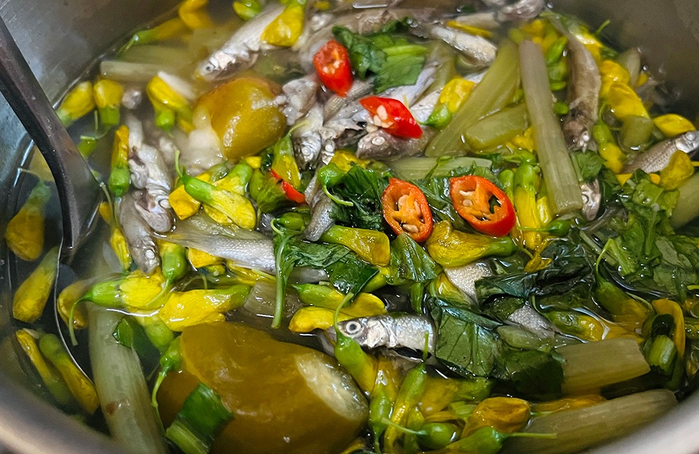Canh chua cá linh nấu bứa An Giang