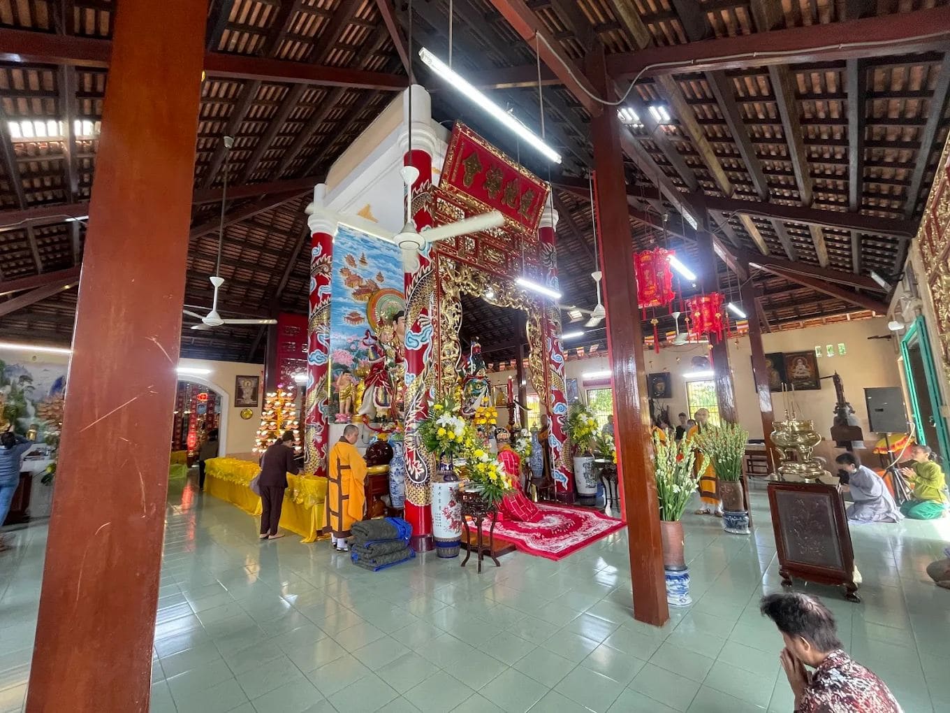 Du lịch Long Xuyên chùa Đông Thạnh 