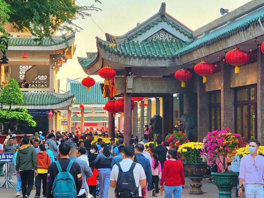 Du lịch An Giang 2 ngày 1 đêm Tham quan Miếu Bà Chúa Xứ núi Sam