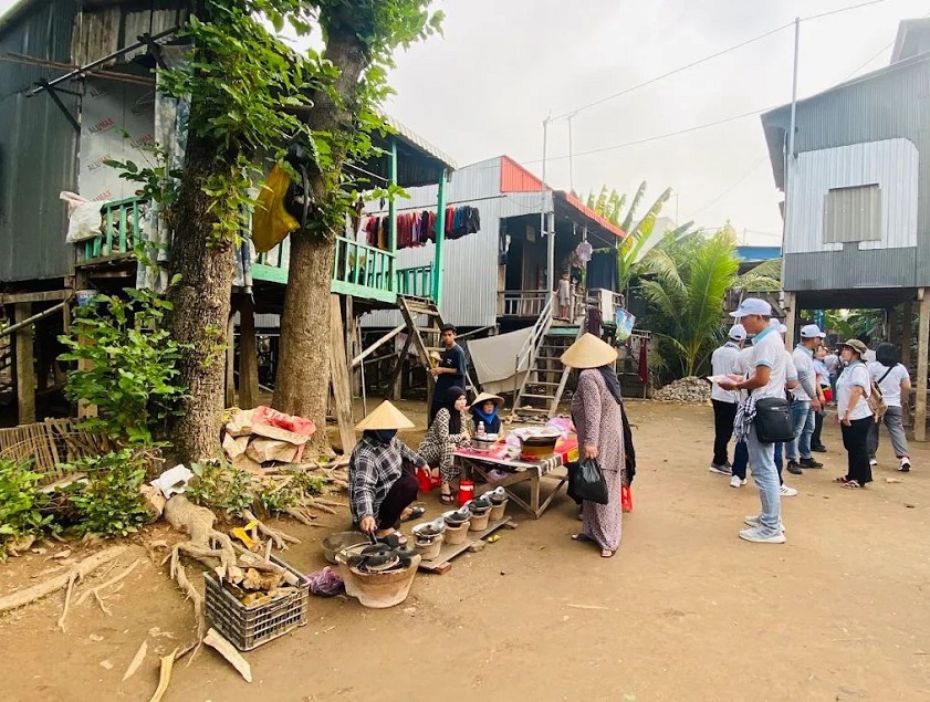 Thưởng thức đặc sản làng Chăm