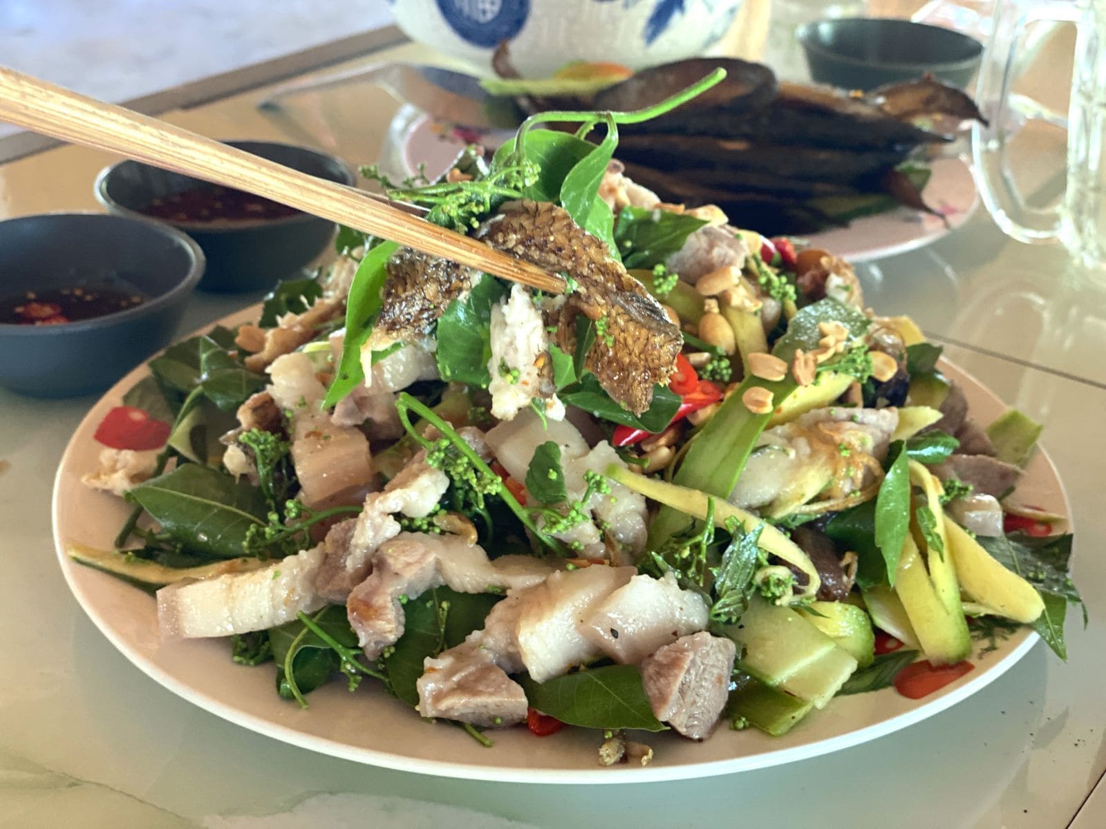 Thưởng thức gỏi sầu đâu An Giang