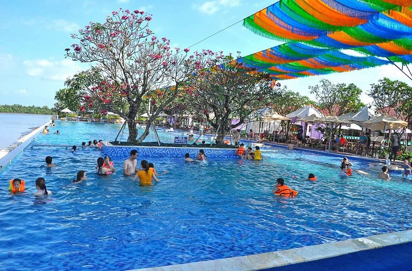 8/3 nên đi đâu chơi ở Sài Gòn Khu du lịch The BCR rất đông đúc những ngày lễ, kỷ niệm