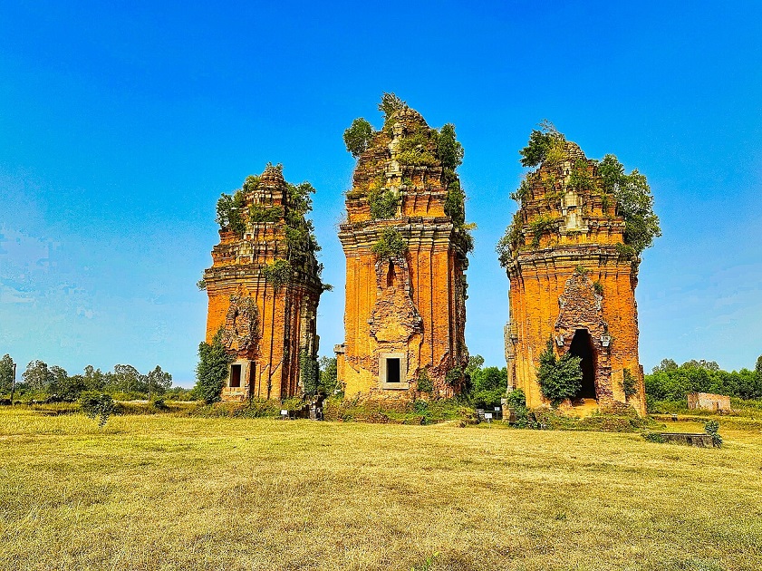 Architectural highlights of Duong Long Cham Temple
