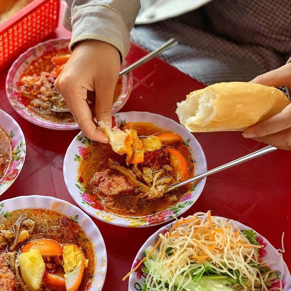 Quy Nhon food Banh mi cham is a traditional Quy Nhon food