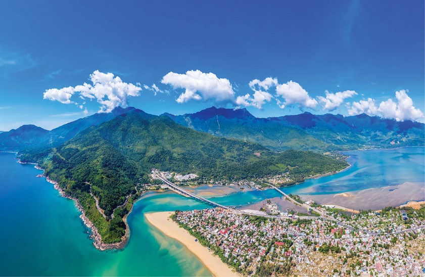 Beaches in Central Vietnam Lang Co Beach