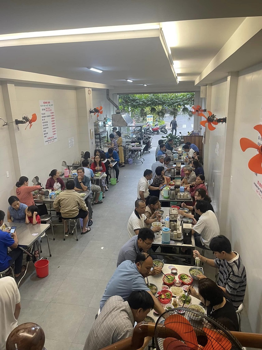 VinWonders Nam Hoi An Bun bo Hue Mu Roi