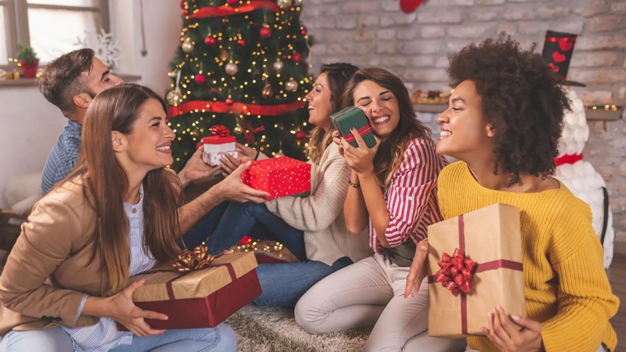 Christmas games Pass The Parcel - an indoor Christmas game with gifts for everyone