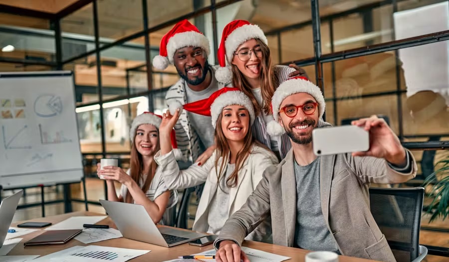 Christmas games Santa Hats Challenge is a good Christmas game at work
