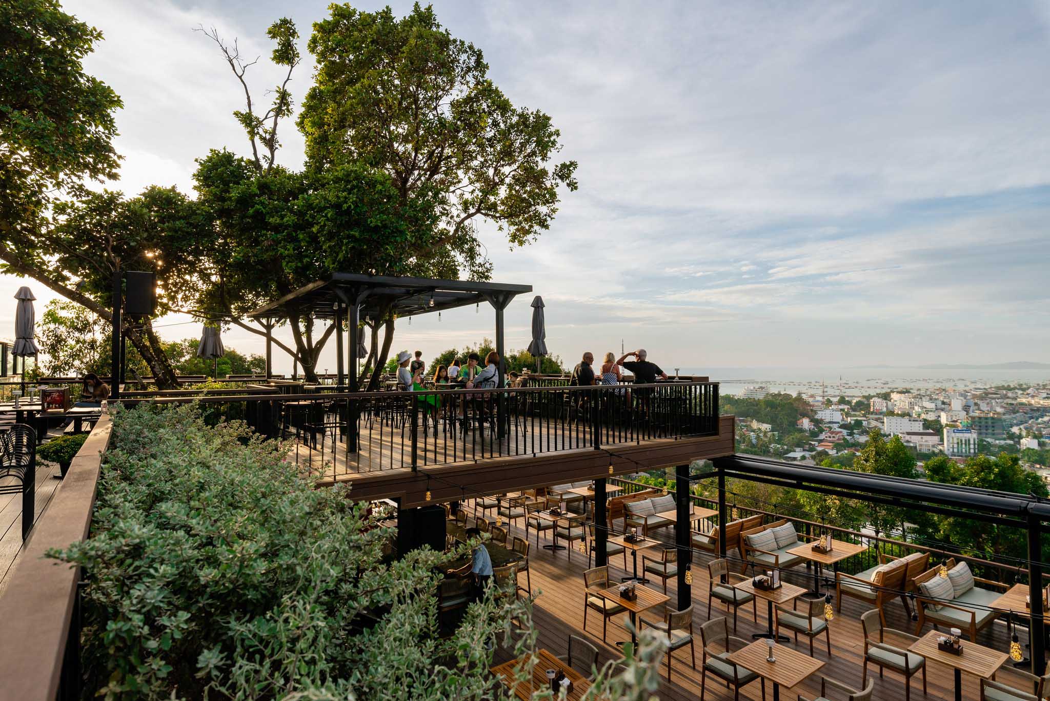 Chuồn Chuồn Bistro & Sky Phú Quốc