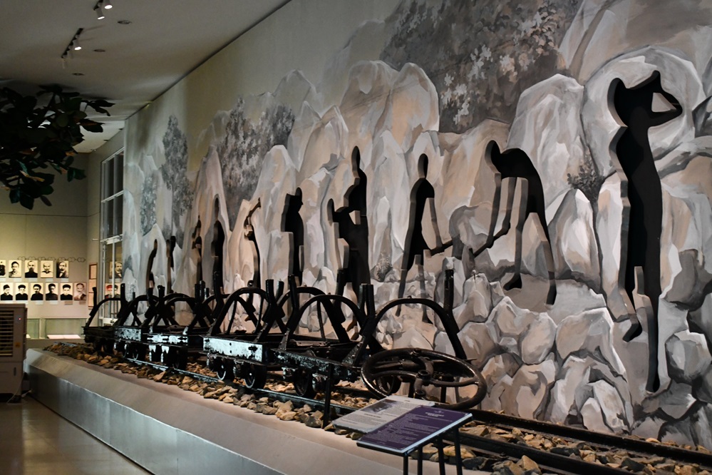 Con Dao museum tours